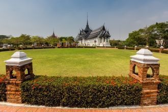 Музей основан тайским миллионером-мецена