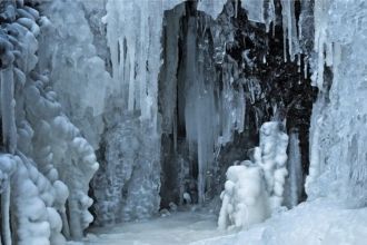 Самая большая ледяная пещера в мире Айср
