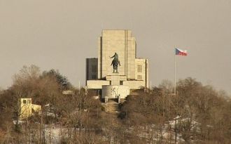 Вид на Национальный памятник на Виткове.