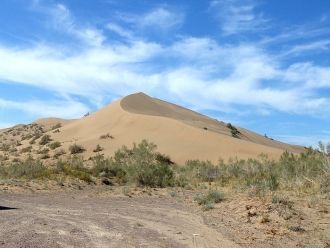 Поющий бархан – это песчаная дюна высото