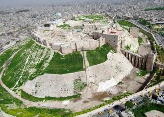 Цитадель (крепость) Алеппо находится на 