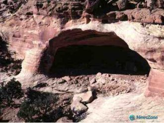 Вход в пещеру Альтамира.
