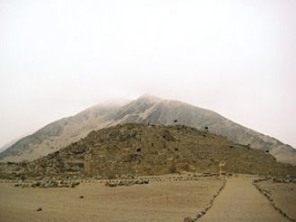 Пирамид было 6. Самая большая - высотой 
