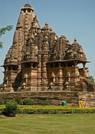 Своей величиной поражают храмы Вишванатх