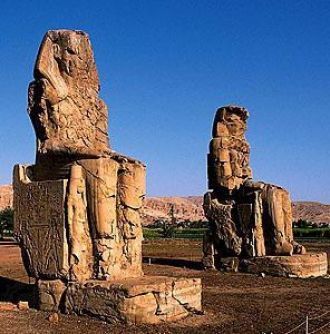 Колоссы Мемнона - гигантские статуи мест