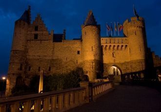 Замок Стен ночью