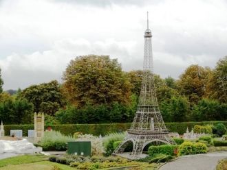 Эйфелева башня в миниатюре, высота 13 м
