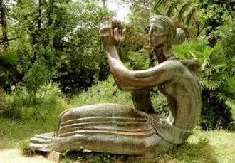 Скульптура в Приморском парке.
