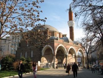Мечеть Баня Баши в Софии является интере