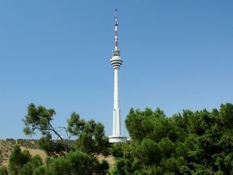 Башня хорошо видна из многих уголков гор