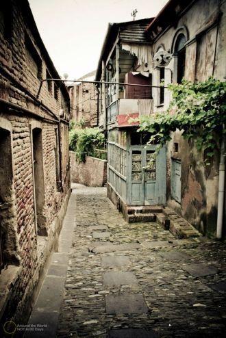 Улицы Старого Тбилиси очень узкие
