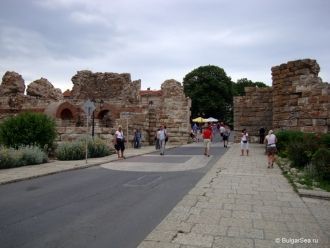 Старый город Несебр, ворота.