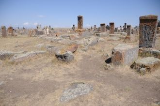 Старая часть кладбища Норатус.