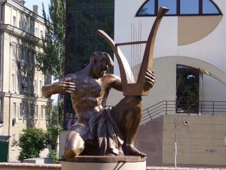 Скульптура Орфея в фонтане в Ростове-на-