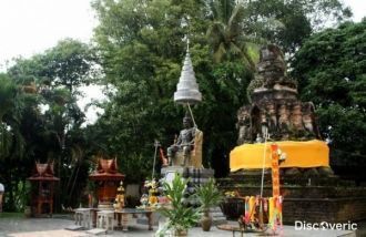 Территория храма Ват Нгам Муанг.