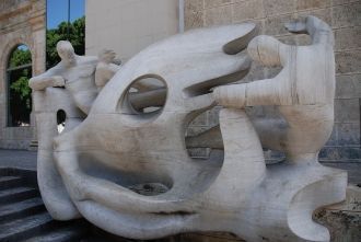 Скульптура кубинского художника Рита Лон