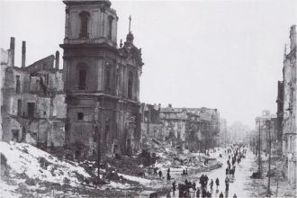 Развалины костела Святого Креста на улиц