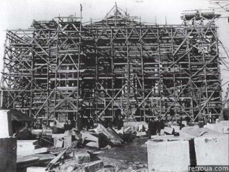 Строительство театра, 1899