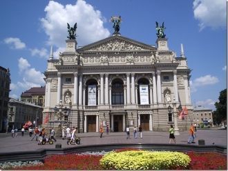 Величественное здание Львовского оперног