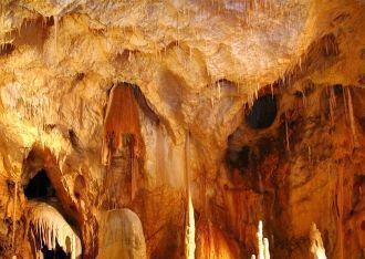 Пещера Эмиль Раковице в Молдове.