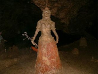 Пещера Золушка или Эмиль Раковице, являе