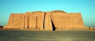 Ирак: пирамида зиккурата в Уре (древний 