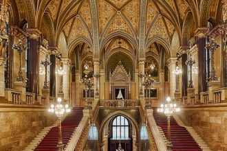 Зал венгерского парламента.