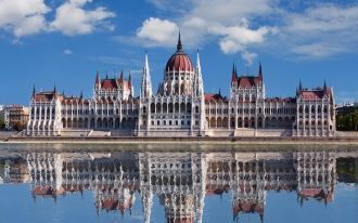 Парламент Венгрии выглядит поистине вели