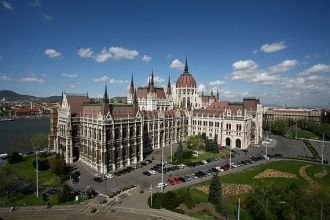 На территории венгерского парламента нах
