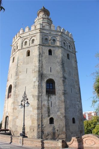 Башня была возведена в 1220 году во врем