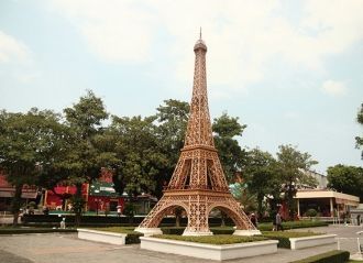Парижская Эйфелева башня, американская С