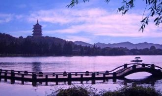 Озеро Сиху находится в Ханчжоу. Ханчжоу 