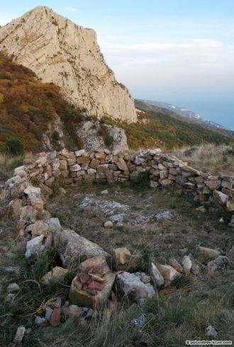 Остатки крепости Исар-Кая (
