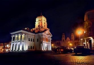 Минская городская ратуша ночью