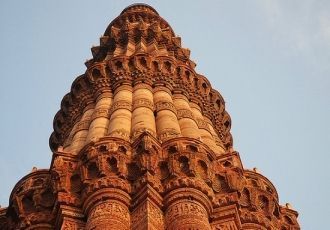 Кутб-Минар считается одним из чудес Инди