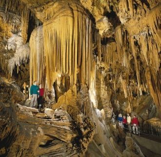 Микроклимат в пещере сухой, несмотря на 
