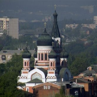 Храм назван во имя трёх православных Свя