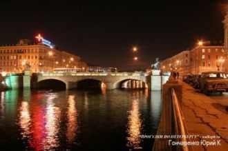 Аничков мост в ночи.