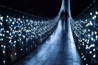 Висячий мост Капилано в ночное время. Ос