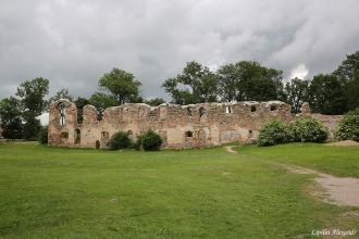 Добельский замок состоял из четырех здан