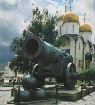 Основной функцией Царь-пушки в Кремле бы