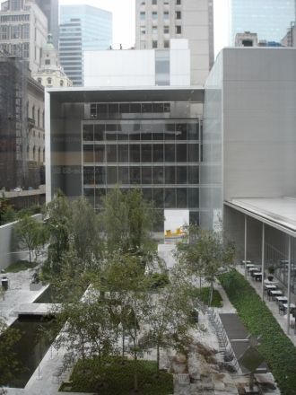 Новое здание МОМА. Вид из сада скульптур