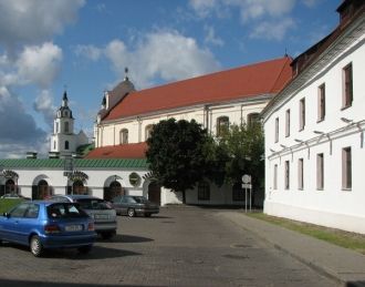 Женский монастырь справа.