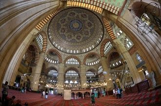 Мечеть Селимие внутри. За счет своих уни