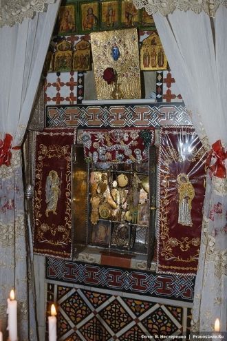 Также в монастыре есть несколько икон Бо