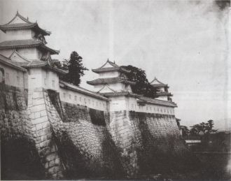 За образец был взят замок Адзути, штаб-к