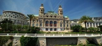 Опера Монте-Карло в Монако, расположенна