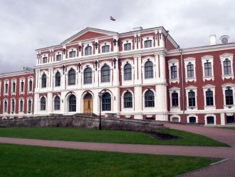 Митавский дворец представляет собой клас
