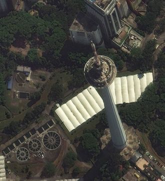Менара Куала-Лумпур. Вид на башню сверху