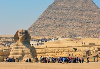 Пирамида Хефрена. Туристы.Вид со стороны